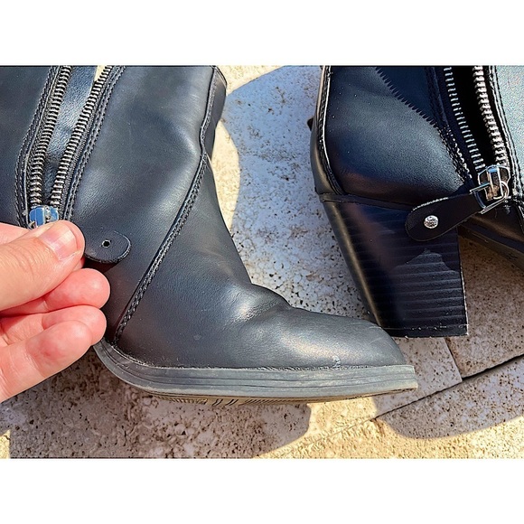 Simply Vera Vera Wang Leather Ankle Booties | Color: Black | Size: 6 Med - Picture 8 of 8